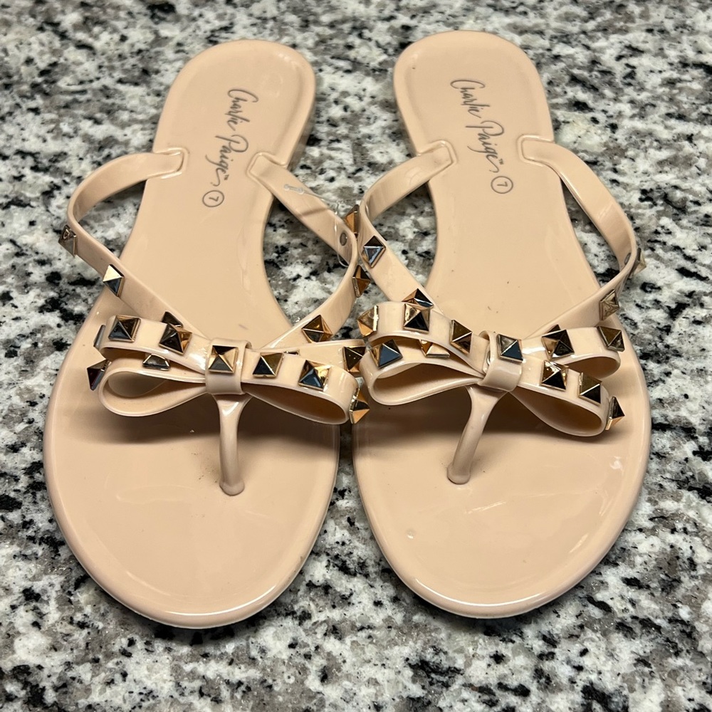 Charlie Paige tan sandals, sz 7. NEW!!